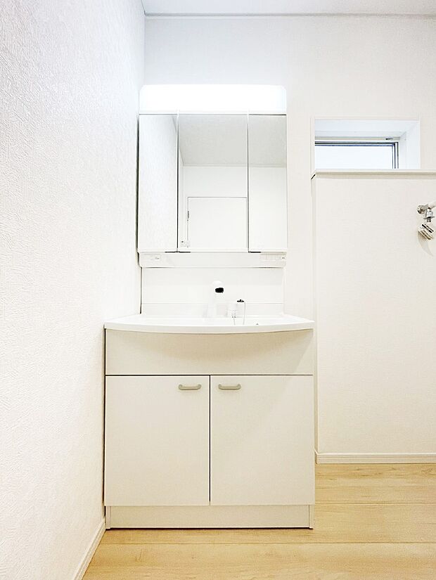 収納力と機能性に優れた洗面化粧台