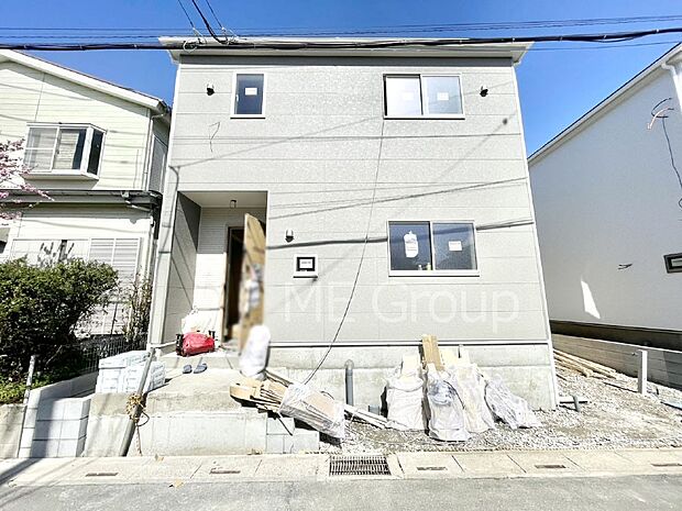 洗練された外観、上質な住空間が広がる室内は永く安心して過ごせる住居です。