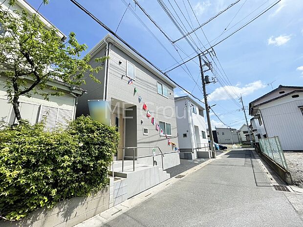 前面道路はきちんと整備されています  