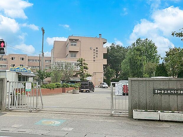 小学校 100m 草加市立氷川小学校