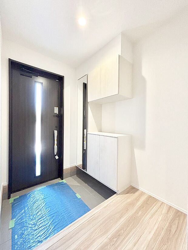 飾り棚を利用して、お越しいただくお客様をおもてなしできます。