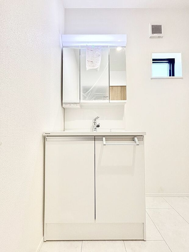 収納力と機能性に優れた洗面化粧台