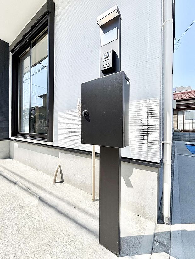 シンプルデザインのポスト。