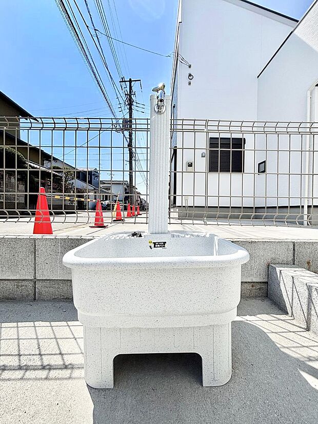 外水栓があると、庭のお手入れやちょっとした手洗い・洗車に便利です！ 