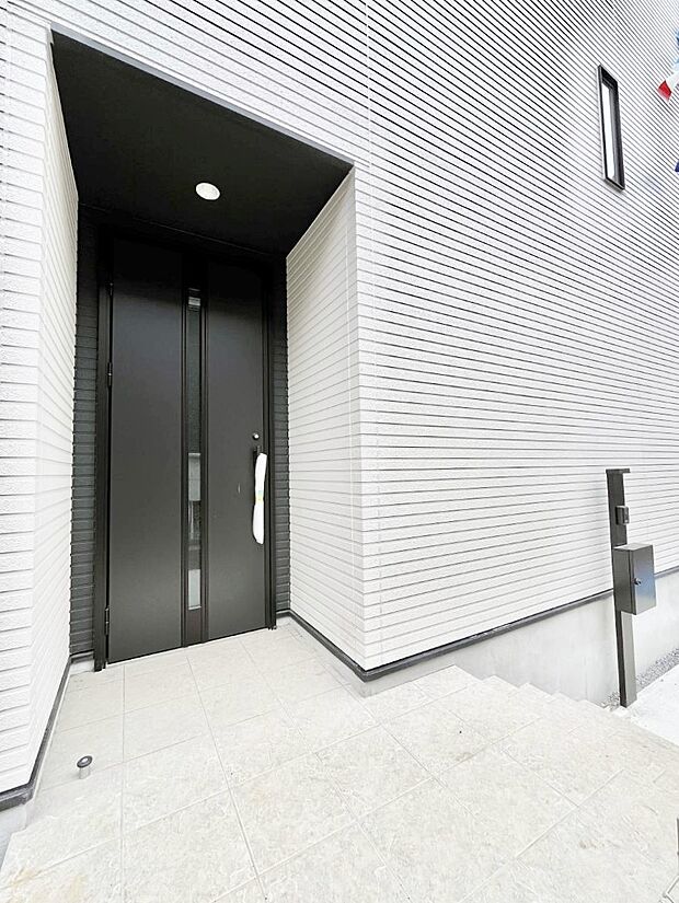 大切な家族、来客を出迎える玄関。