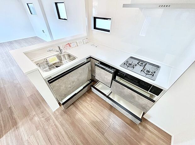 使いやすさを優先したスライド式収納タイプ!