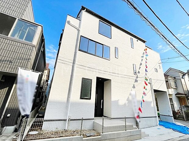 上質感あふれる外観デザイン。魅力の住まいを実現。 