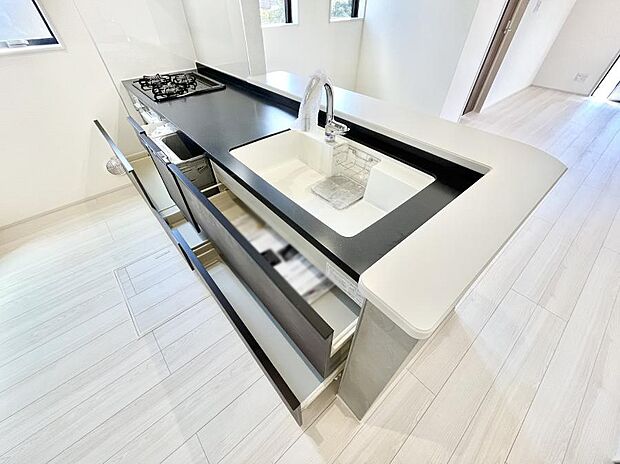 使いやすさを優先したスライド式収納タイプ！