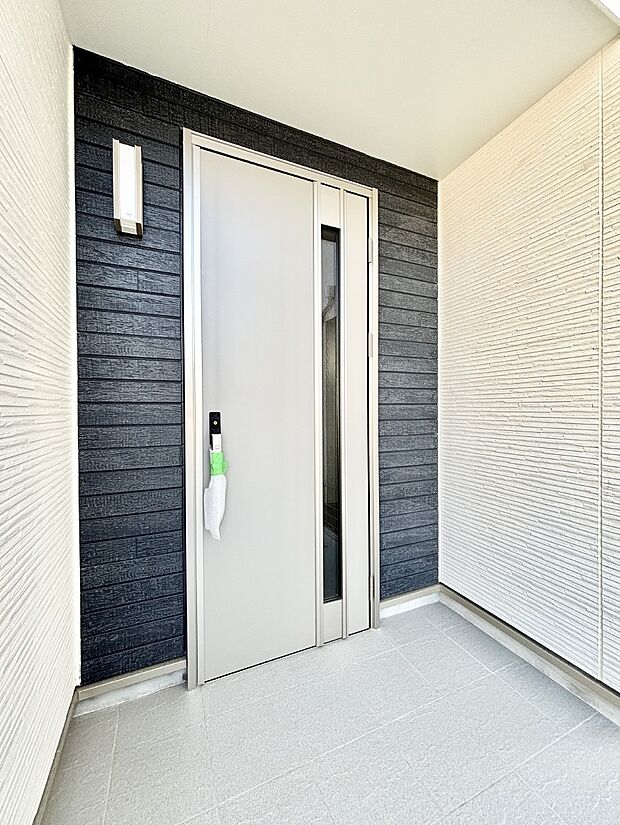 住まいの顔を演出する、玄関ドア。