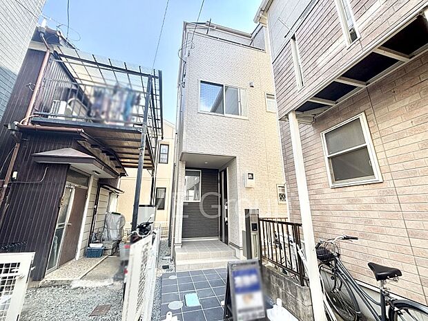 たっぷりの陽光と心地よい風が舞い込む住まい