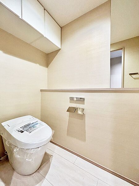 明るく清潔感のあるトイレです。