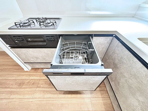 面倒なお片づけは食洗機にお任せ！家事の負担が減って、時間にも気持ちにもゆとりができます。