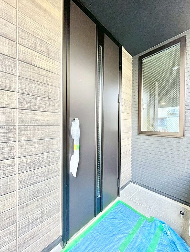 大切な家族、来客を出迎える玄関。