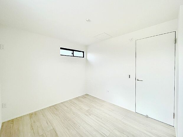 使いやすい形でベットや家具の置き方にも困ることもありません。   