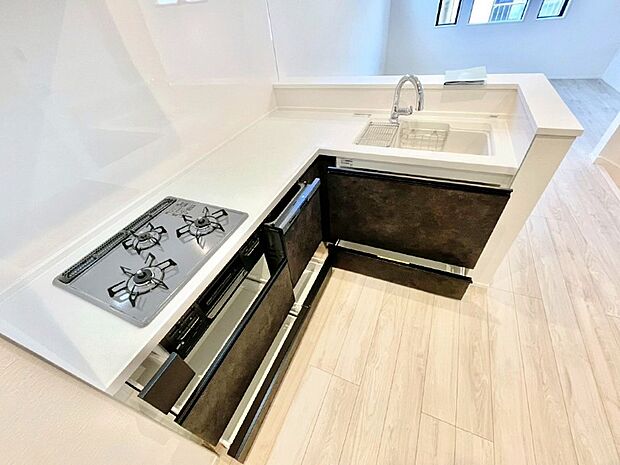 使いやすさを優先したスライド式収納タイプ！