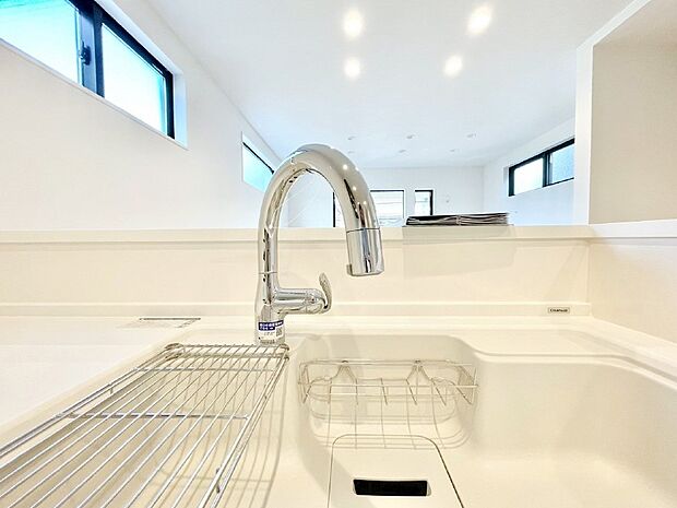 いつでも清潔なおいしいお水を。一つの水栓で水道水と浄水を使い分け。