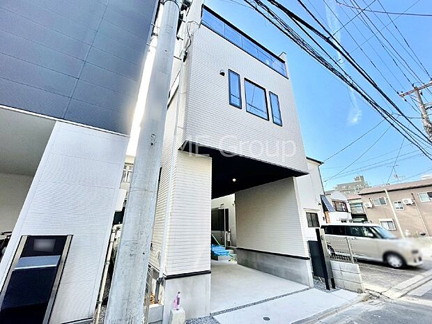 洗練された外観、上質な住空間が広がる室内は永く安心して過ごせる住居です。 