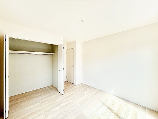 使いやすい形でベットや家具の置き方にも困ることもありません。