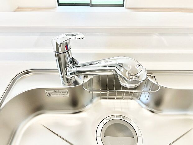 いつでも清潔なおいしいお水を。一つの水栓で水道水と浄水を使い分け。