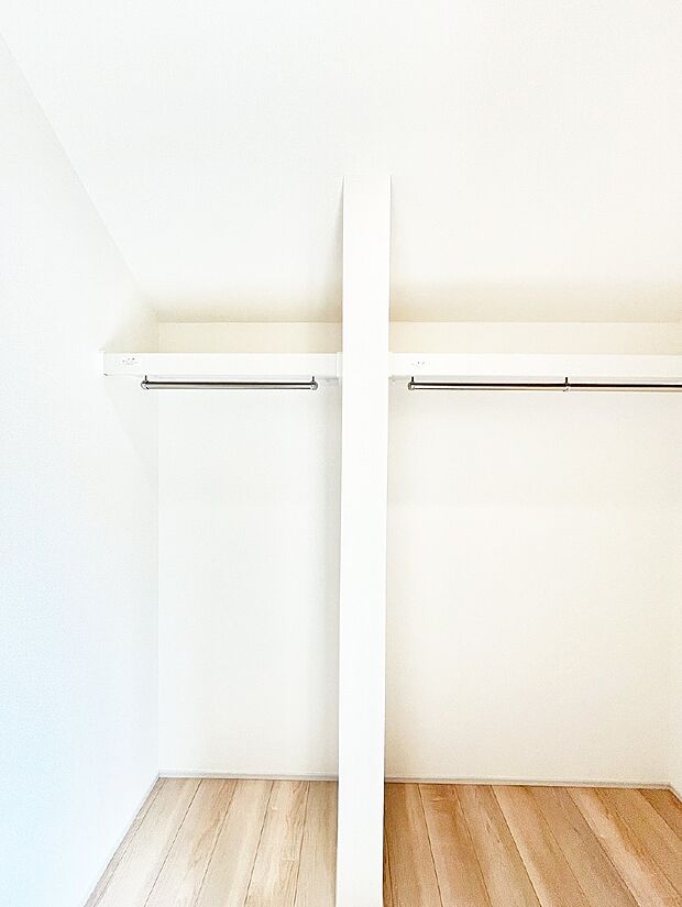 ウォークインクローゼット付きで生活空間を広く利用できます。