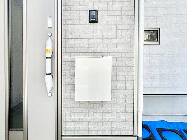 シンプルデザインのポスト。