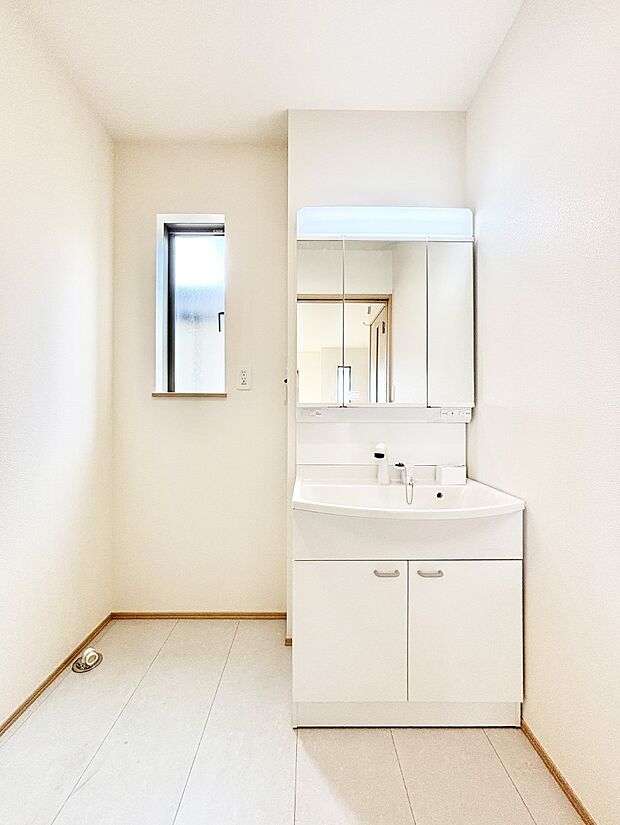 収納力と機能性に優れた洗面化粧台