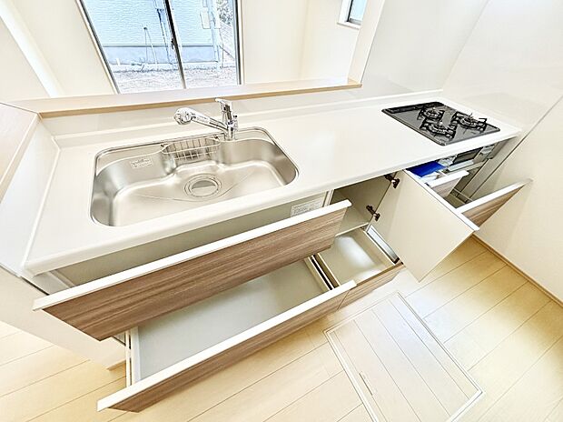 使いやすさを優先したスライド式収納タイプ!