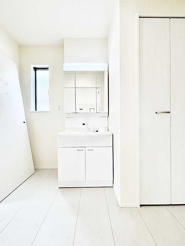 収納力と機能性に優れた洗面化粧台