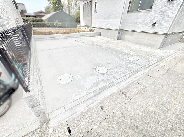 目の前が駐車場だと雨の日も大量にお買い物をした時も便利ですね