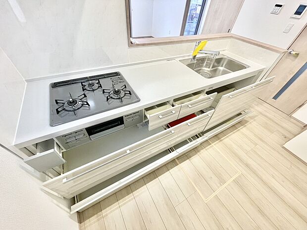 使いやすさを優先したスライド式収納タイプ！