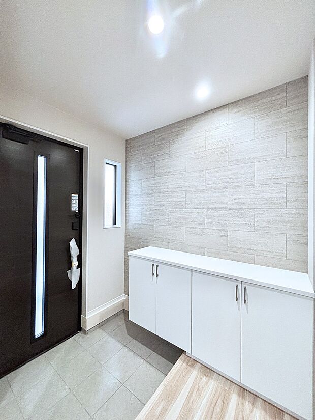 飾り棚を利用して、お越しいただくお客様をおもてなしできます。