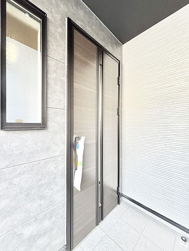 大切な家族、来客を出迎える玄関。