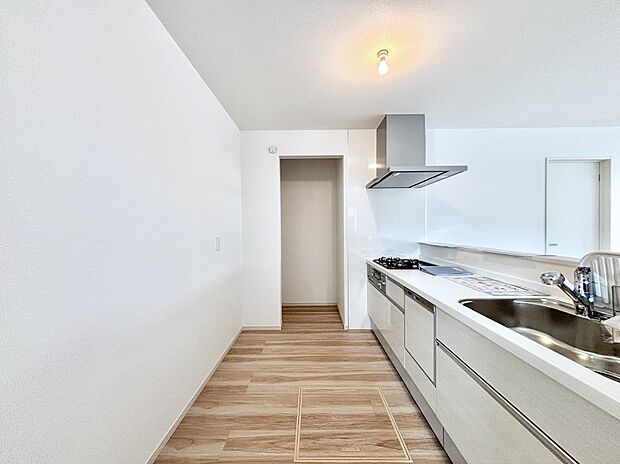 料理をしながらでもご家族との会話を楽しめる対面キッチン