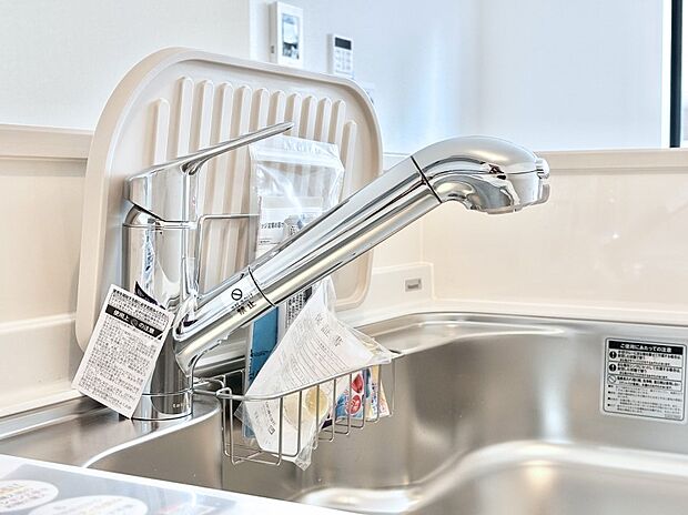 いつでも清潔なおいしいお水を。一つの水栓で水道水と浄水を使い分け。