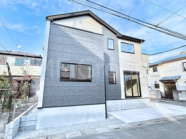 シンプルで落ち着きのある建物は住むかたの個性でオリジナルなものになっていきます。