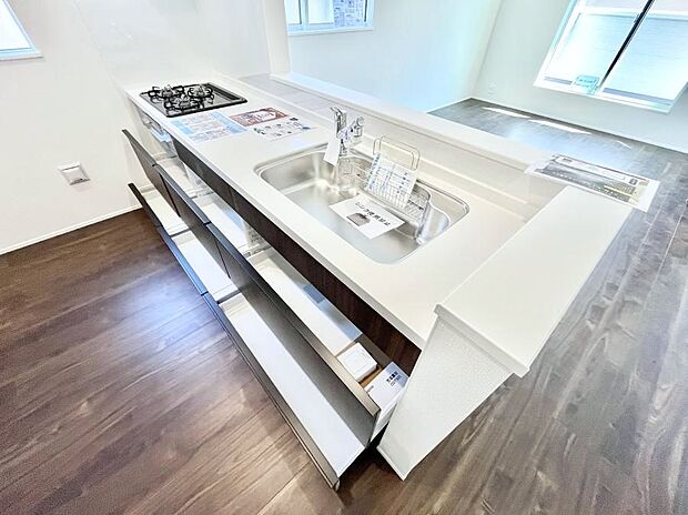 使いやすさを優先したスライド式収納タイプ!