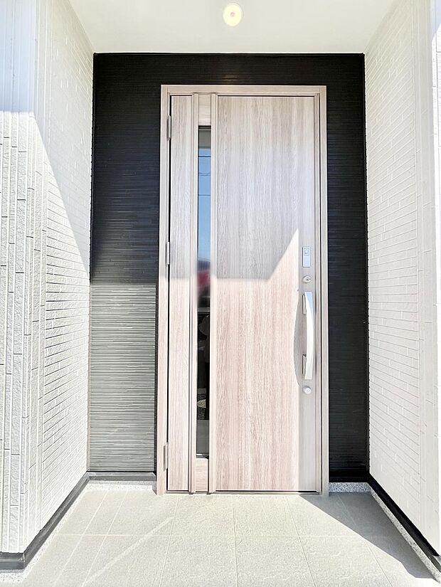 住まいの顔を演出する、玄関ドア。