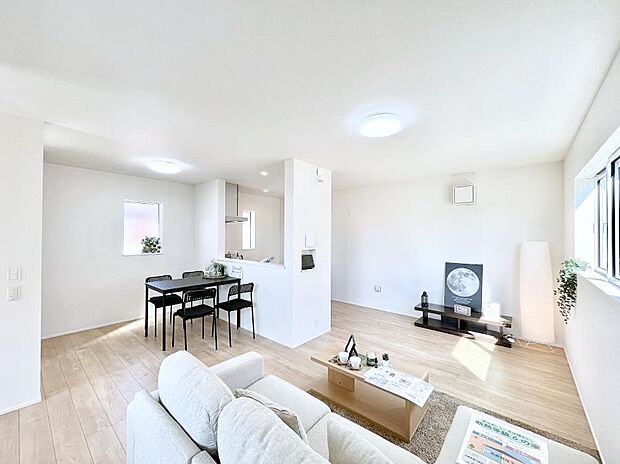 日当たりのいい2階リビングはプライベート性も高く、落ち着いて暮らせます