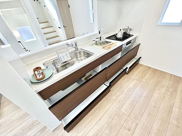 使いやすさを優先したスライド式収納タイプ!