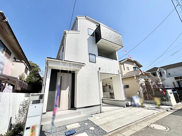 たっぷりの陽光と心地よい風が舞い込む住まい