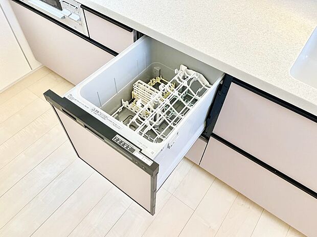 面倒なお片づけは食洗機にお任せ！家事の負担が減って、時間にも気持ちにもゆとりができます。