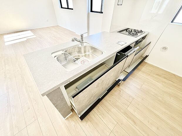 使いやすさを優先したスライド式収納タイプ！