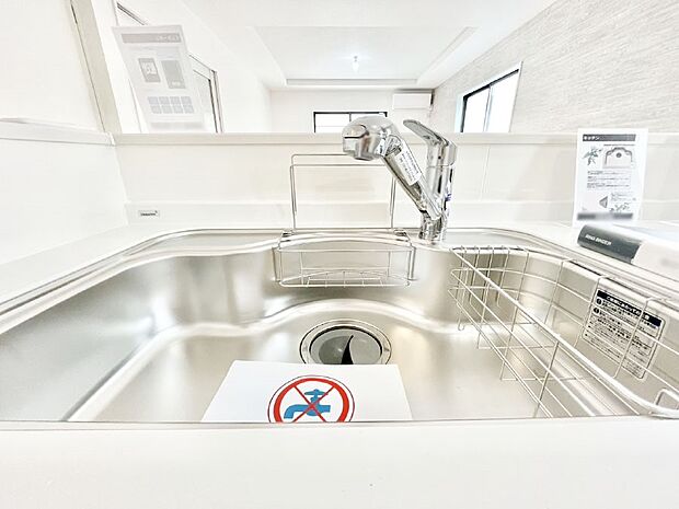 いつでも清潔なおいしいお水を。一つの水栓で水道水と浄水を使い分け。