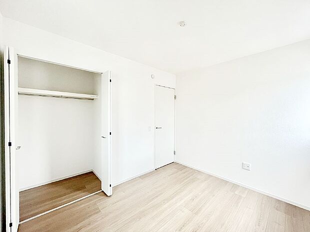 クローゼット付きのお部屋でスッキリとした空間でゆったり寛げます!