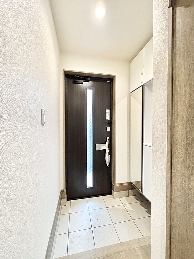 明るい玄関はお客様をお出迎えするのにぴったりです!