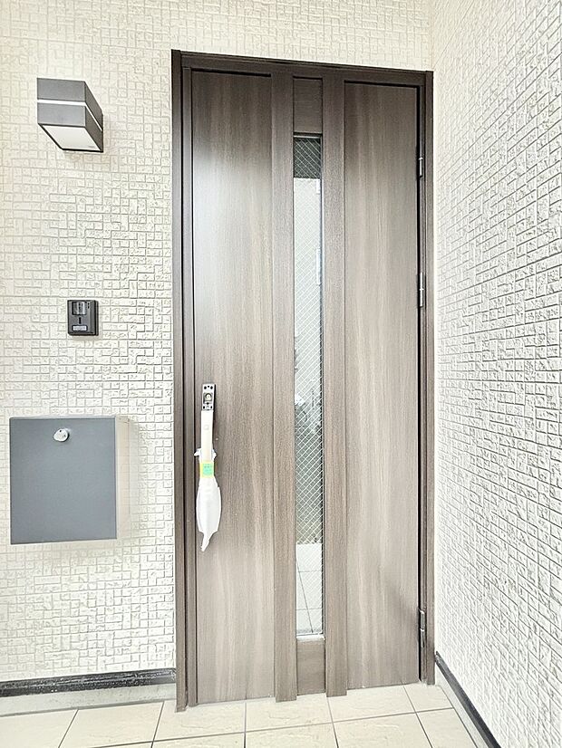 大切な家族、来客を出迎える玄関。