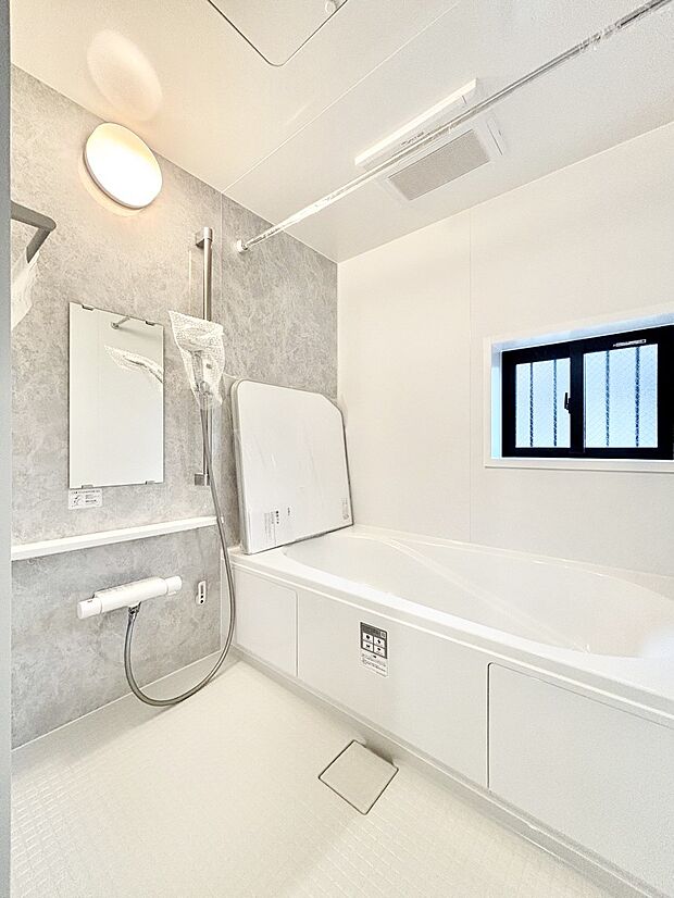 落ち着いた雰囲気でゆっくりお寛ぎいただけるバスルーム