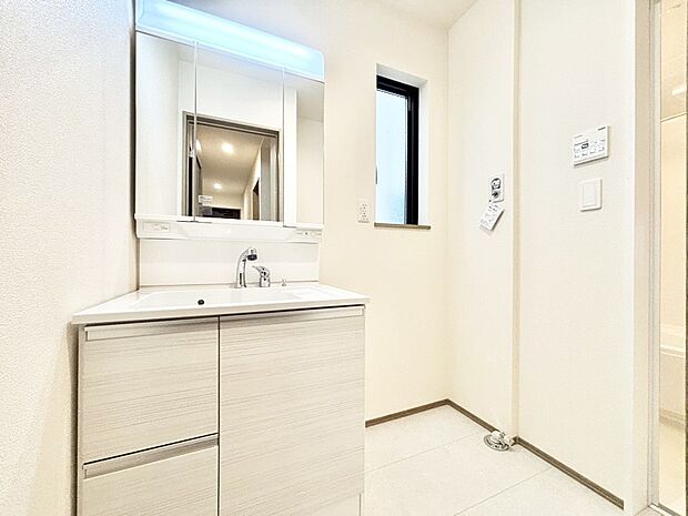清潔感のある快適空間です。毎日の身支度も気持ち良くお使い頂けます。