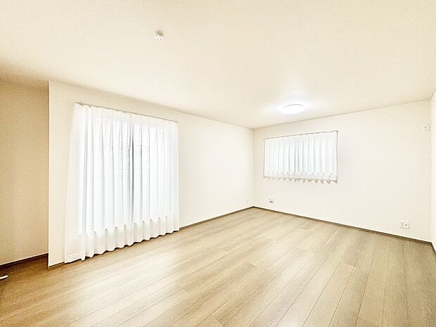 家族の笑顔が自然と生まれてくる、そんな雰囲気のダイニングに仕上がっています。