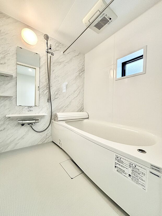 落ち着いた雰囲気でゆっくりお寛ぎいただけるバスルーム